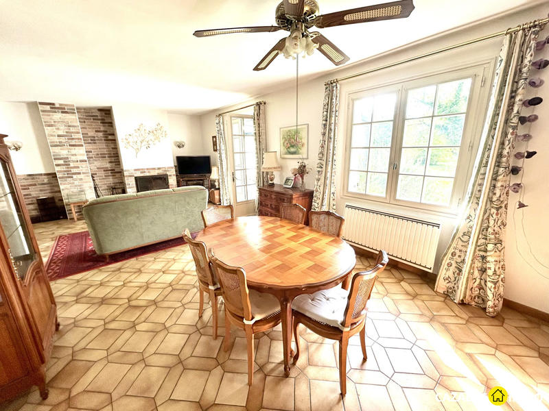 Maison traditionnelle - 204 m² - 9 pièces