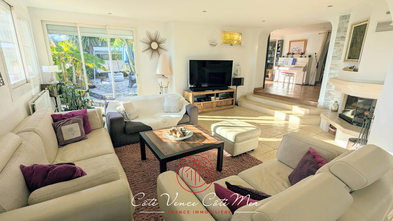 Maison - 272 m² - 9 pièces