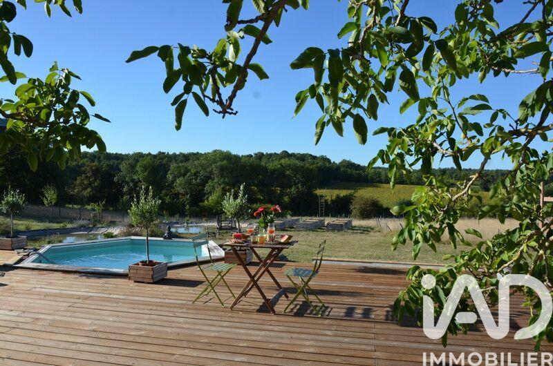 Maison - 299 m² - 15 pièces