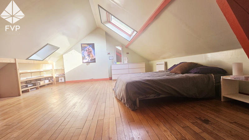 Propriété - 275 m² - 8 pièces