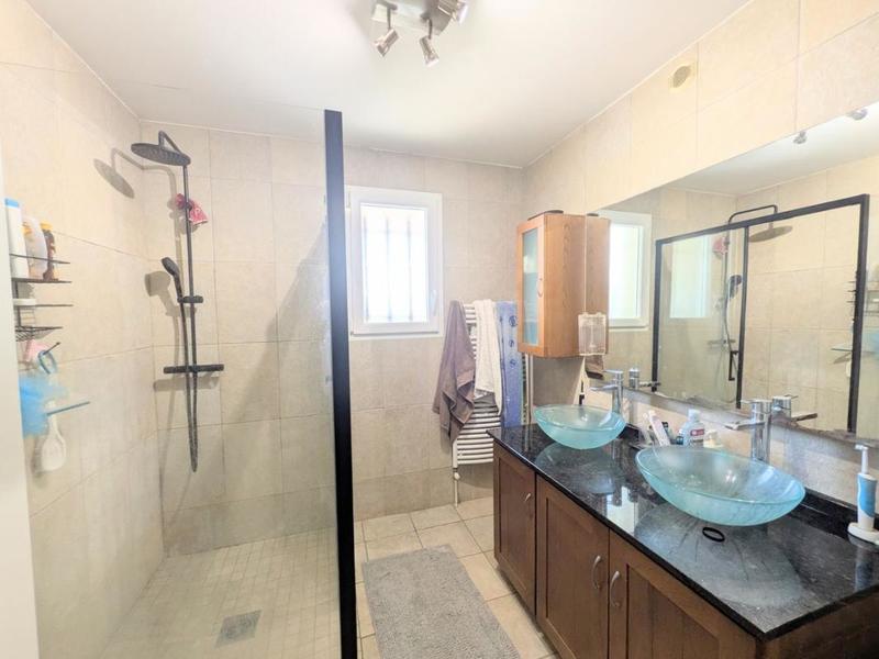 Maison - 200 m² - 6 pièces