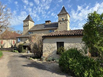 Maison - 234 m² - 10 pièces