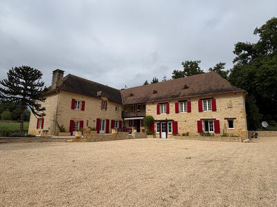 Propriété - 300 m² - 13 pièces