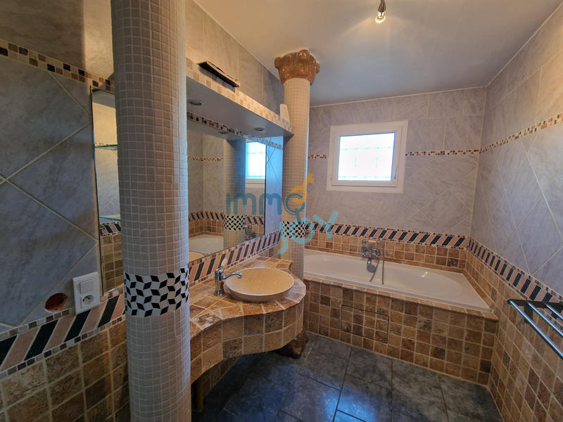 Villa - 204 m² - 6 pièces