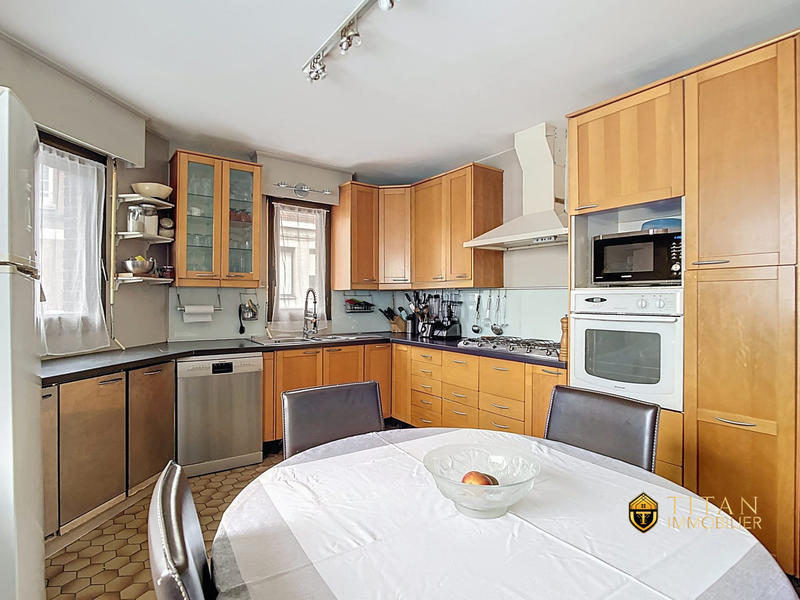 Maison - 189 m² - 8 pièces