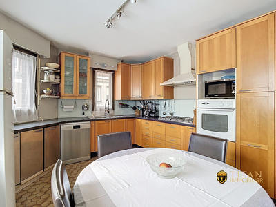 Maison - 189 m² - 8 pièces