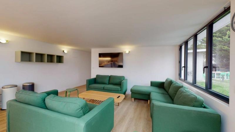 Chambre - 9 m² - 15 pièces