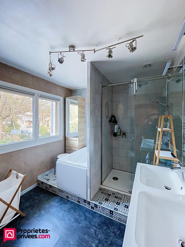 Villa - 213 m² - 6 pièces