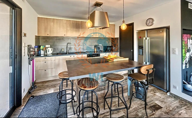 Maison - 255 m² - 7 pièces