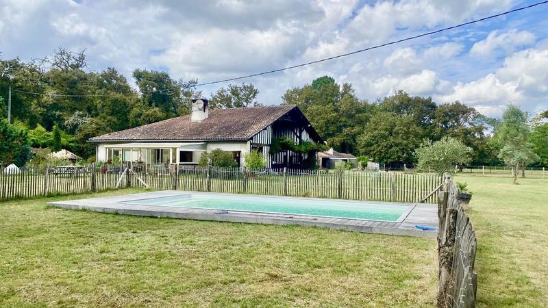 Maison - 220 m² - 7 pièces