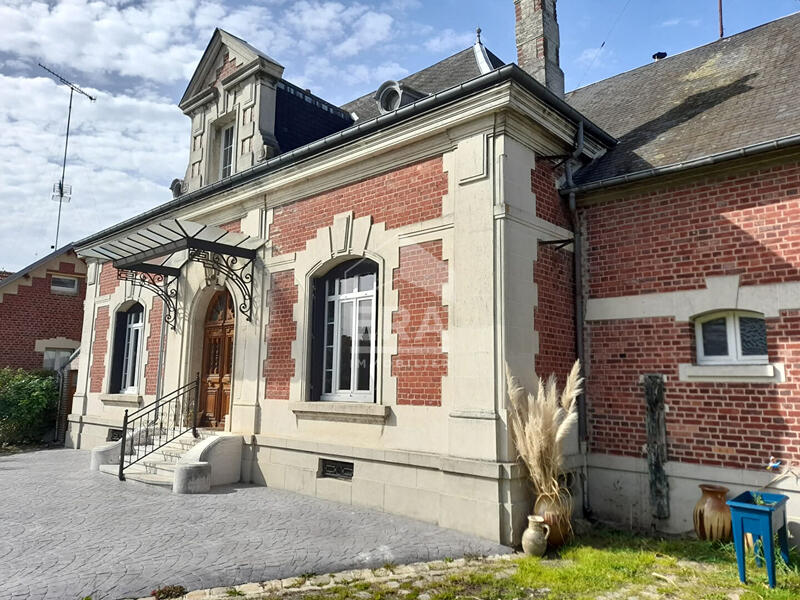 Maison - 260 m² - 11 pièces