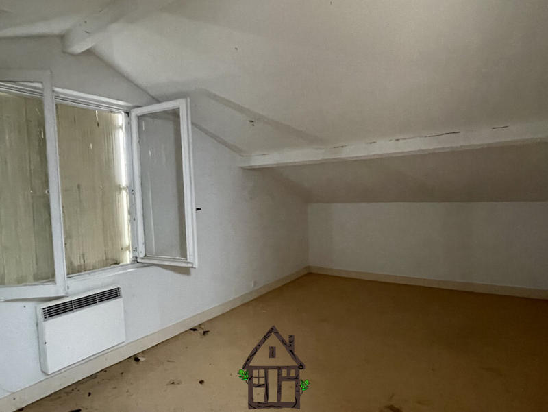 Maison - 270 m² - 16 pièces