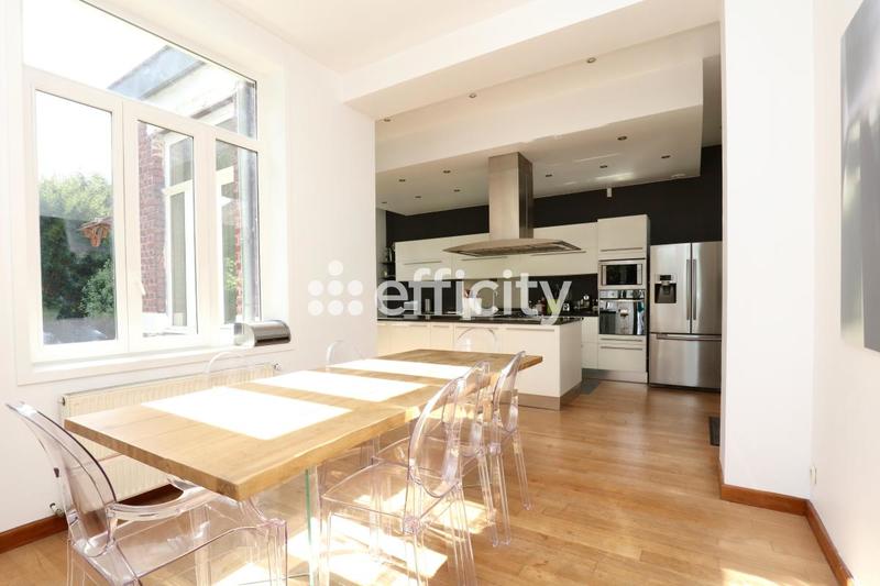 Maison - 200 m² - 7 pièces