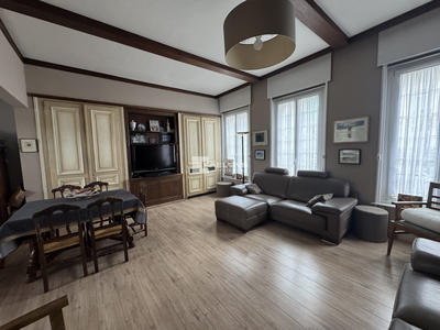 Maison - 229 m² - 6 pièces