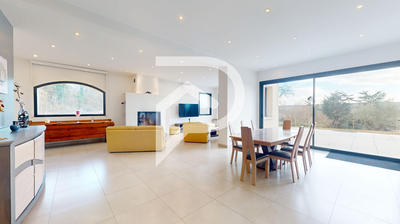 Maison - 696 m² - 12 pièces