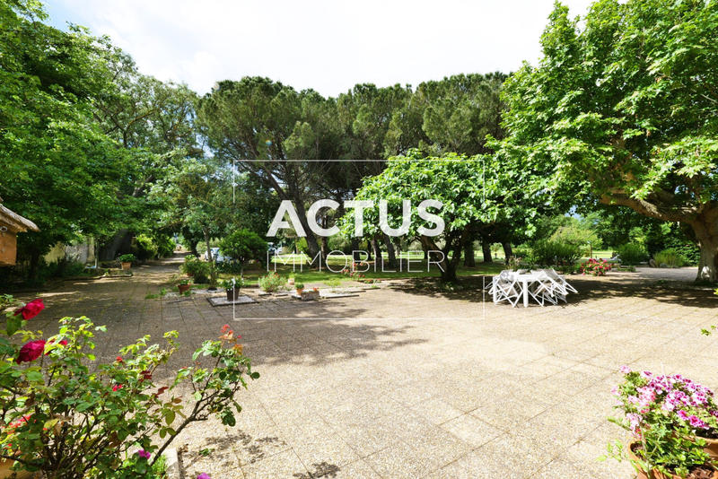 Maison - 255 m² - 8 pièces