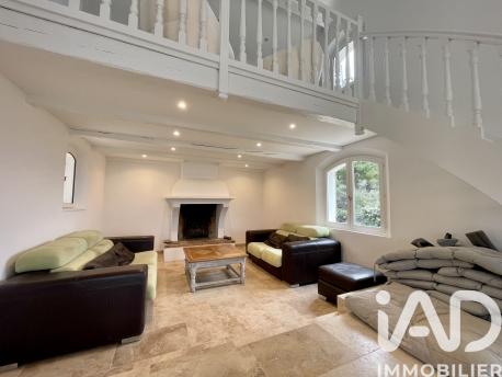 Maison - 294 m² - 9 pièces