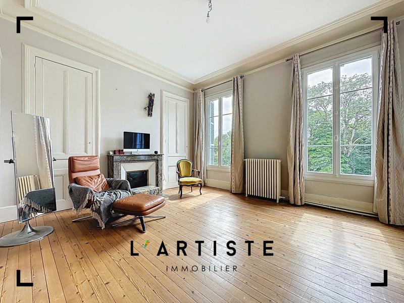 Maison - 353 m² - 11 pièces