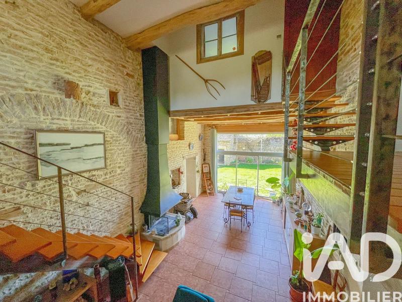 Maison - 280 m² - 8 pièces