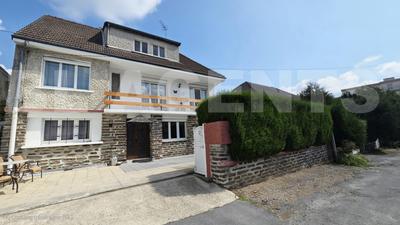 Maison - 183 m² - 10 pièces