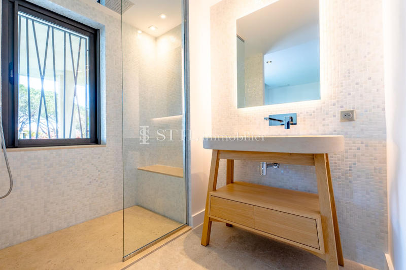 Villa - 370 m² - 6 pièces