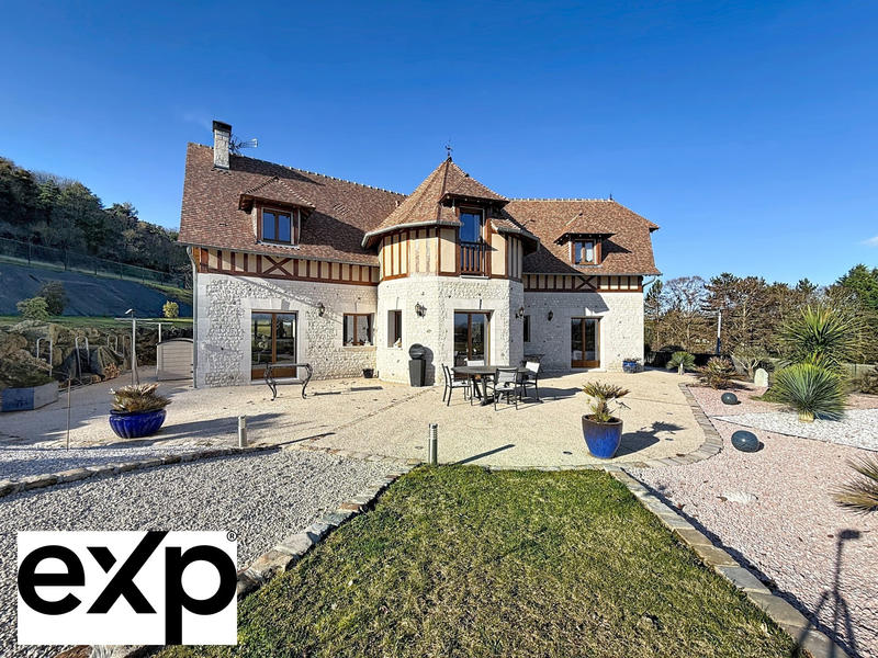 Maison - 267 m² - 8 pièces