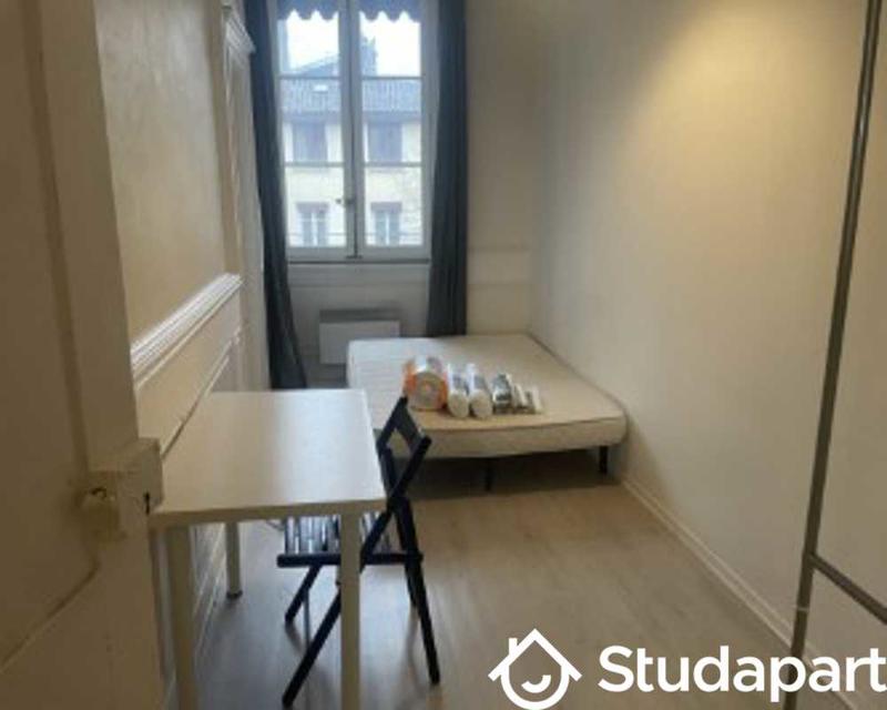Chambre - 90 m² - 1 pièce