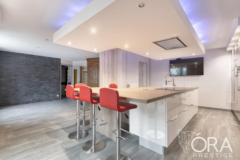 Maison - 189 m² - 8 pièces