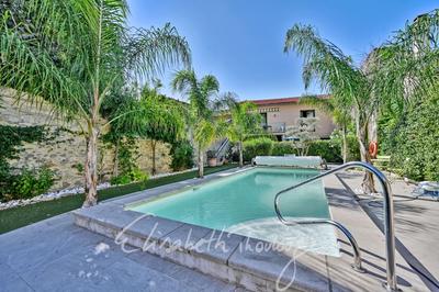 Maison - 330 m² - 12 pièces