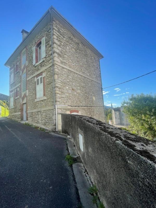 Immeuble - 214 m² - 14 pièces