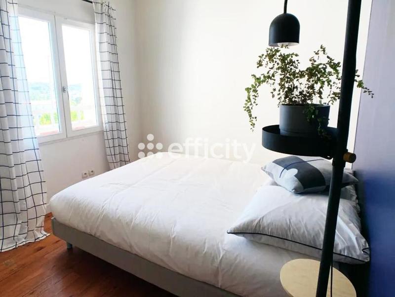 Maison - 250 m² - 12 pièces