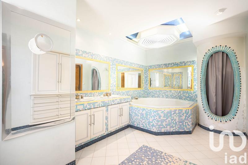 Maison - 385 m² - 7 pièces