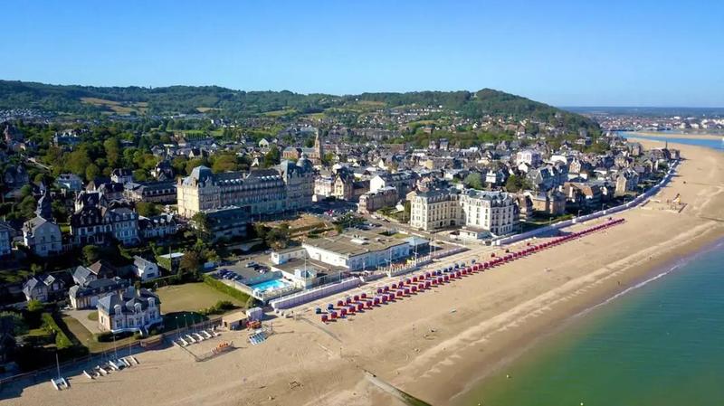 Maison - 230 m² - 9 pièces