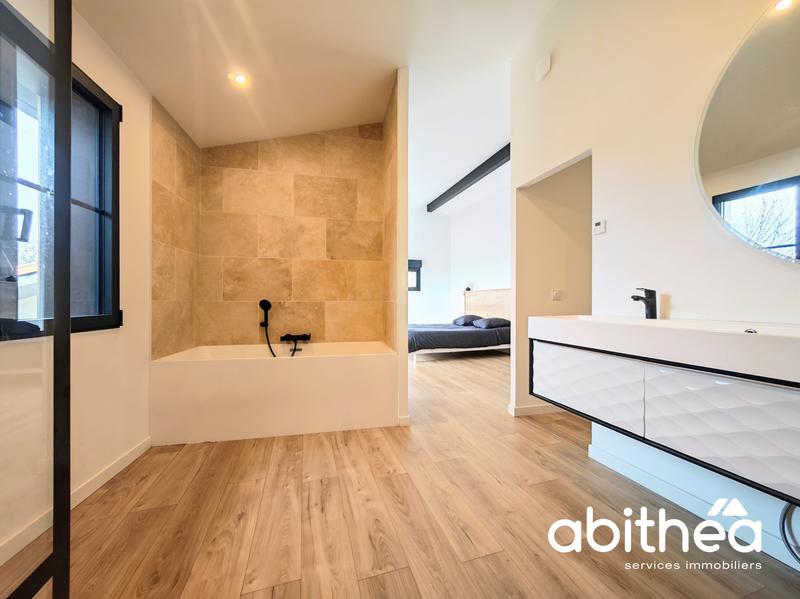 Maison - 250 m² - 6 pièces