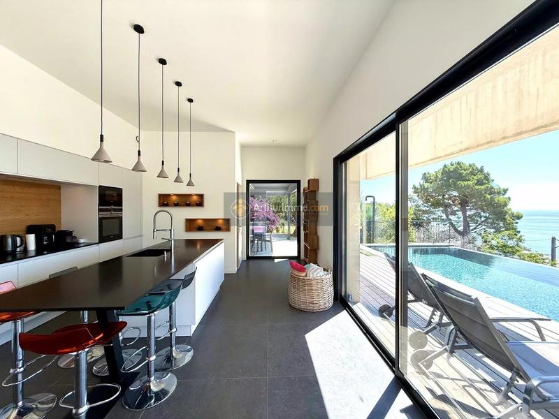 Maison - 202 m² - 7 pièces