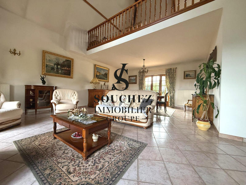 Maison - 202 m² - 7 pièces