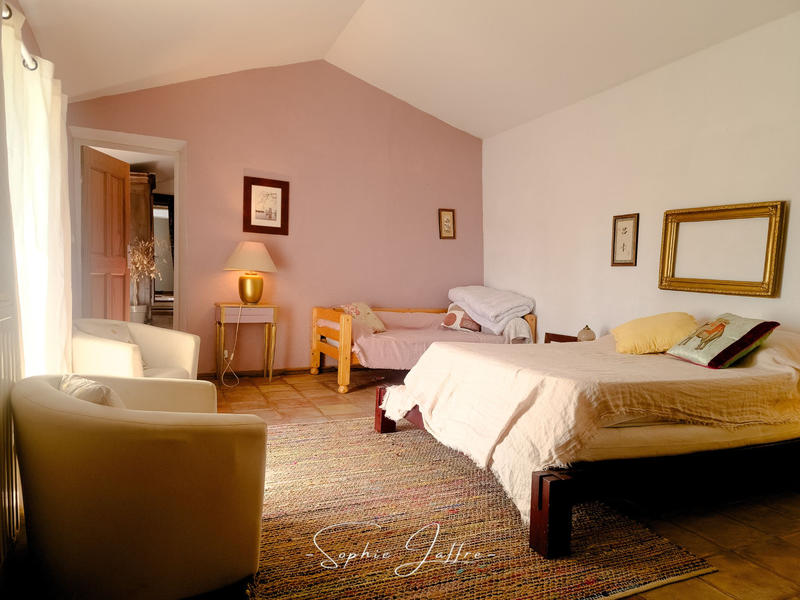 Mas - 273 m² - 8 pièces