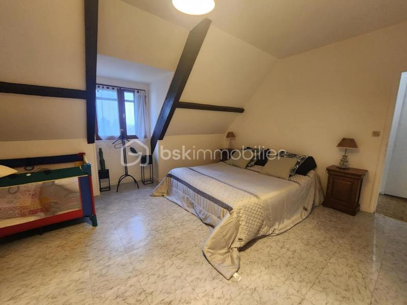 Maison traditionnelle - 260 m² - 7 pièces