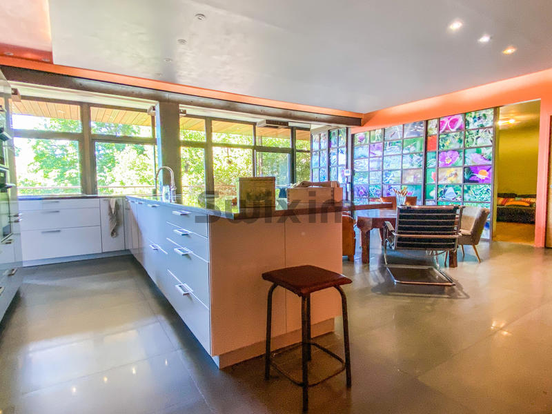 Propriété - 300 m² - 8 pièces