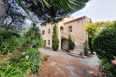 Maison - 231 m² - 7 pièces