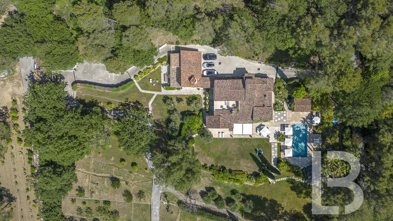 Maison - 550 m² - 15 pièces