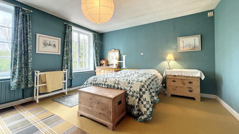 Maison - 319 m² - 9 pièces