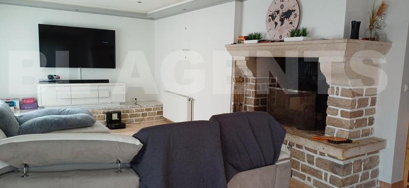 Maison traditionnelle - 249 m² - 11 pièces