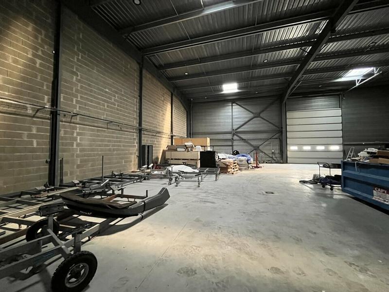 Local d'activité / Entrepôt - 1 550 m²