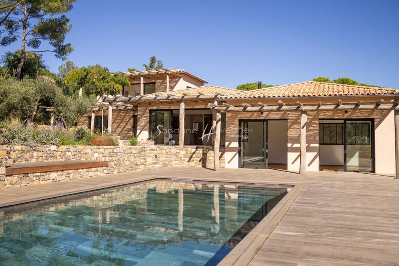 Maison - 250 m² - 5 pièces