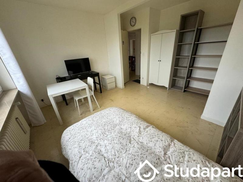 Chambre - 9 m² - 1 pièce