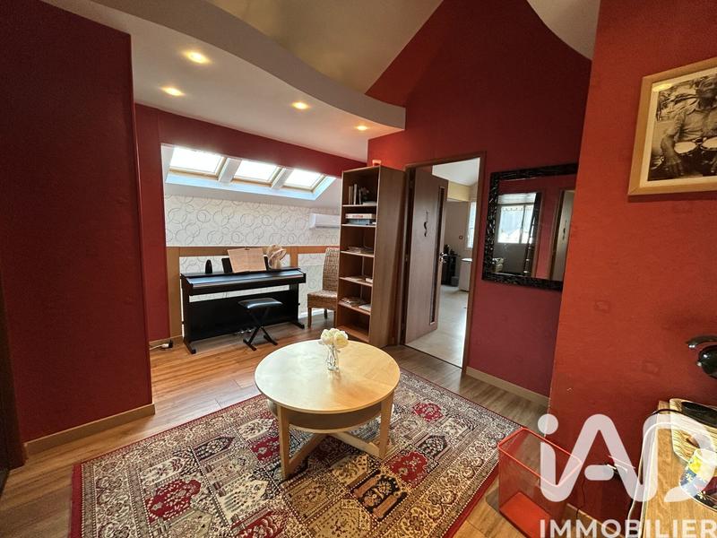 Maison - 240 m² - 8 pièces