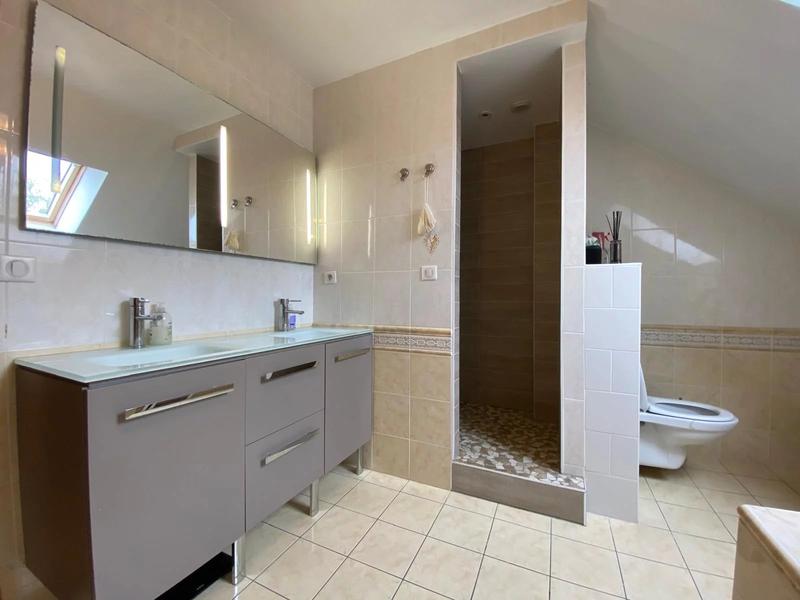 Maison - 175 m² - 9 pièces