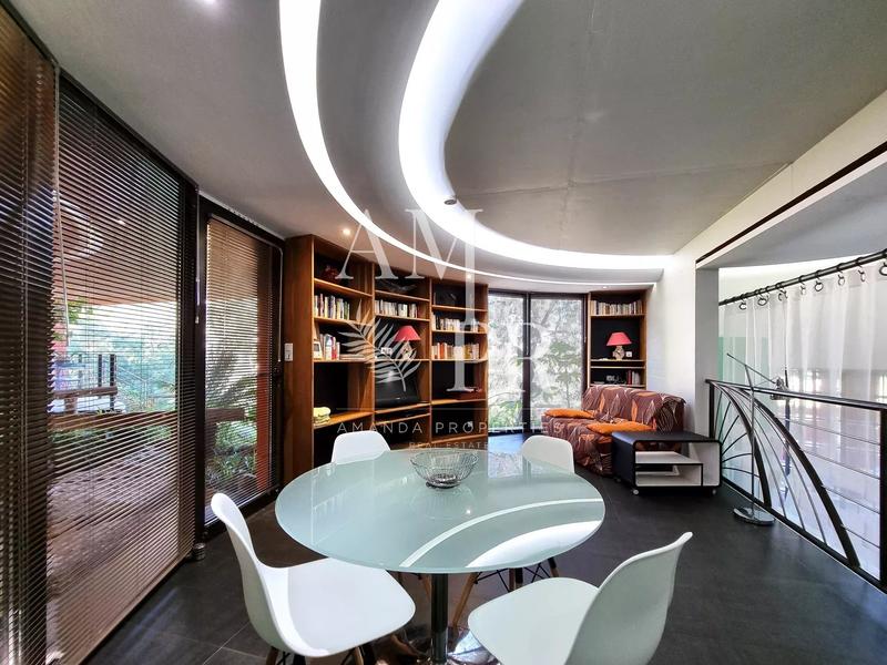 Villa - 301 m² - 8 pièces