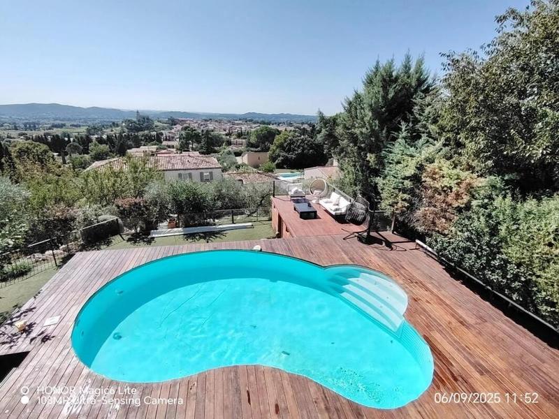 Villa - 220 m² - 8 pièces